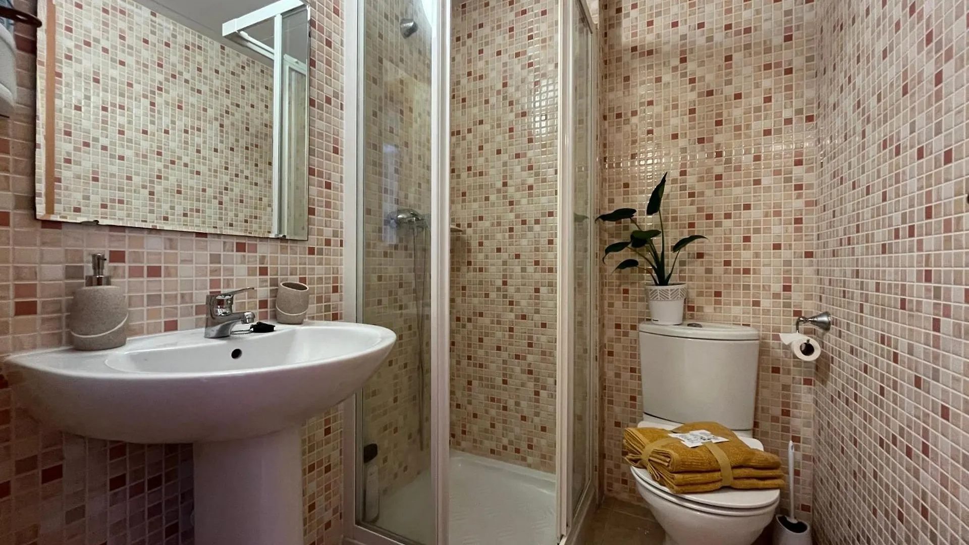 Tropical Chic Apartment Casares